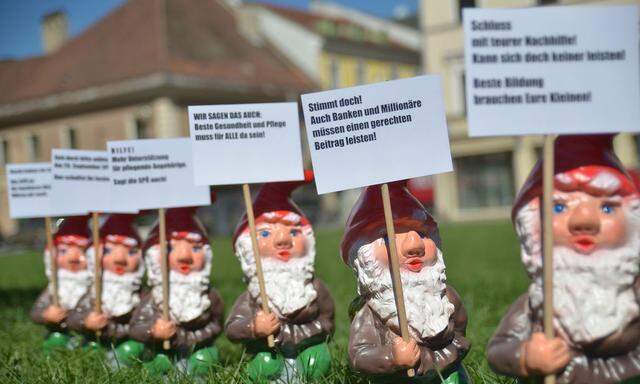 WAHLWERBUNG DER SPOE IN KLAGENFURT: 'GARTENZWERGE'