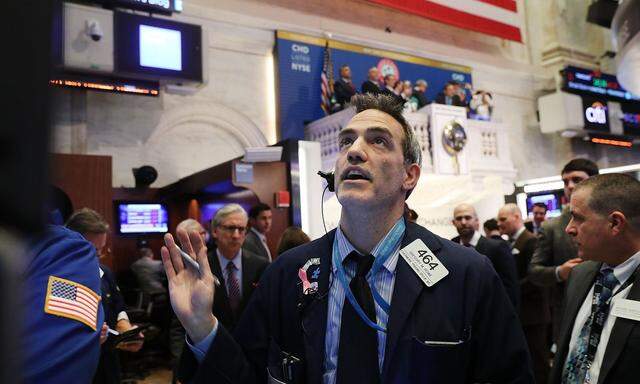 US-DOW-CONTINUES-DECLINE,-WITH-STEEP-OF-OVER-100-POINTS