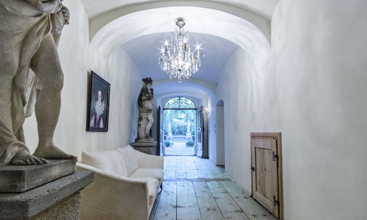 Eingangsbereich des Schlosses Lölling in Kärnten