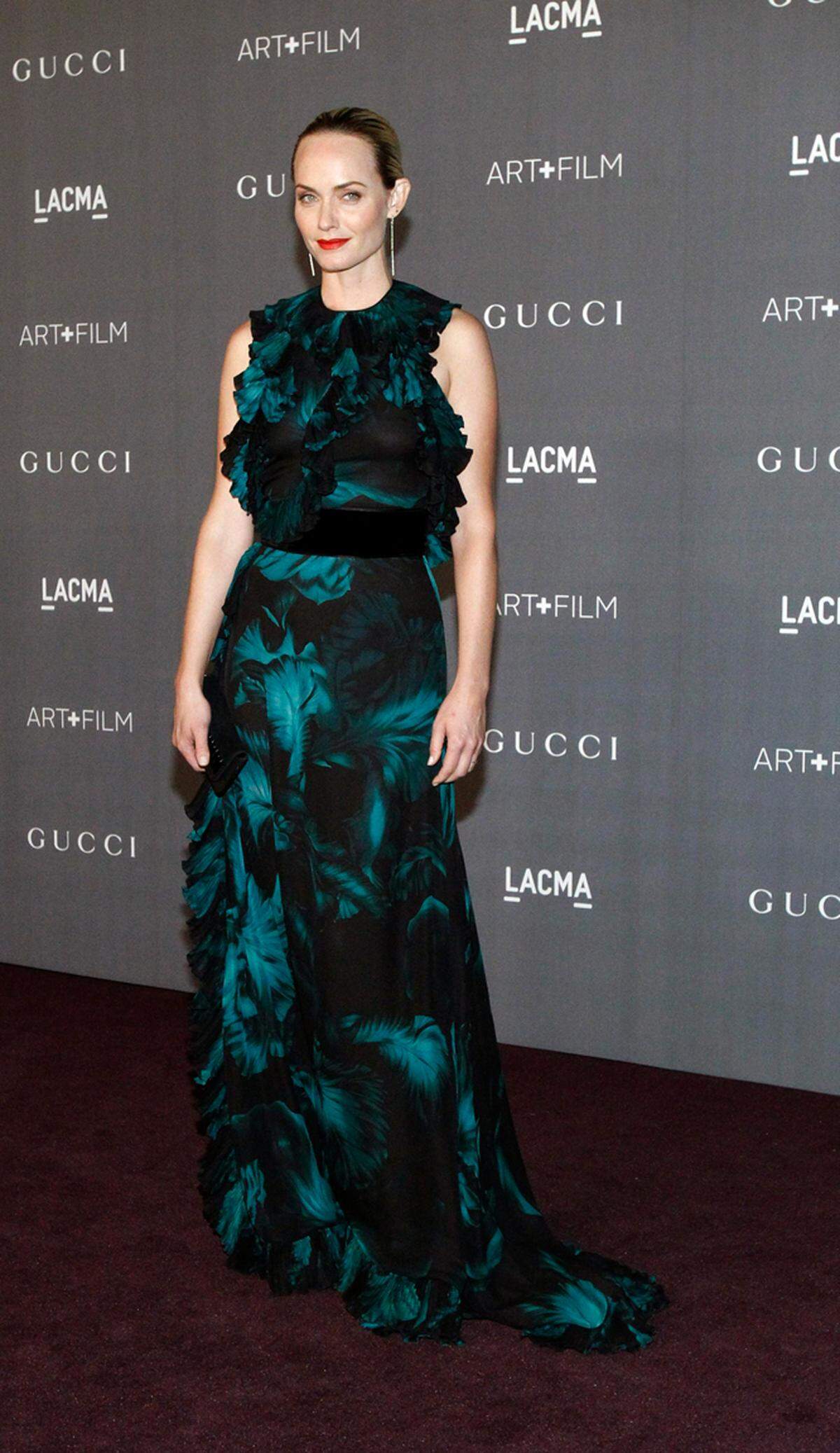 Mit dem schulterfreien Rüschenkleid war auch Amber Valletta bei der LACMA Art & Film Gala nicht gut beraten.