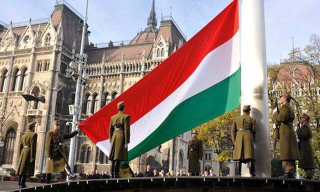 Ungarn: Nationalstolz und Gott in neuer Verfassung
