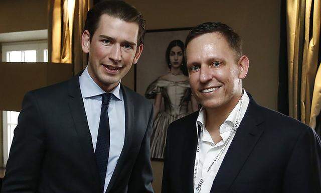 Links der "Global Strategist", rechts sein neuer Arbeitgeber: Als dieses Foto von Sebastian Kurz und dem US-Milliardär Peter Thiel gemacht wurde, war Kurz noch im Dienst der österreichischen Republik.