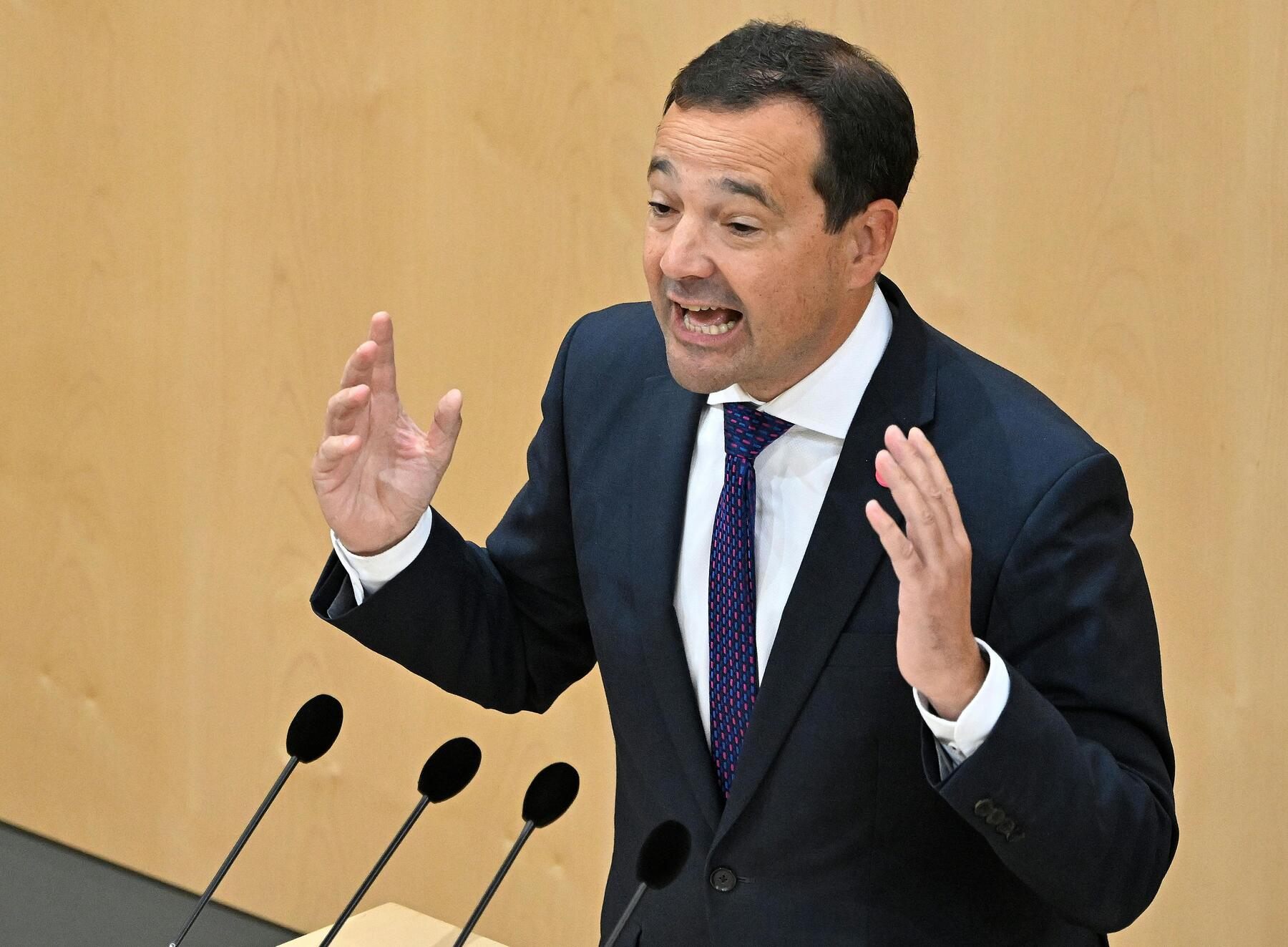 „Parteigünstling“: Nominierung von Gerald Loacker für EU-Rechnungshof sorgt für Streit zwischen ÖVP und Neos