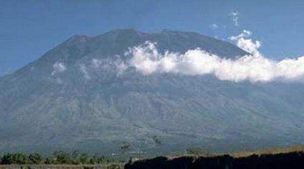 Mount Agung, Bali, Indonesien: Rund 1500 Menschen starben bei dem gewaltsamen Ausbruch dieses Vulkans. Lava floss 20 Tage lang mehr als sieben Kilometer weit. Mehrere Eruptionen schleuderten Schutt kilometerweit. Giftige Gase sanken ins Tal und löschten ganze Dörfer aus.