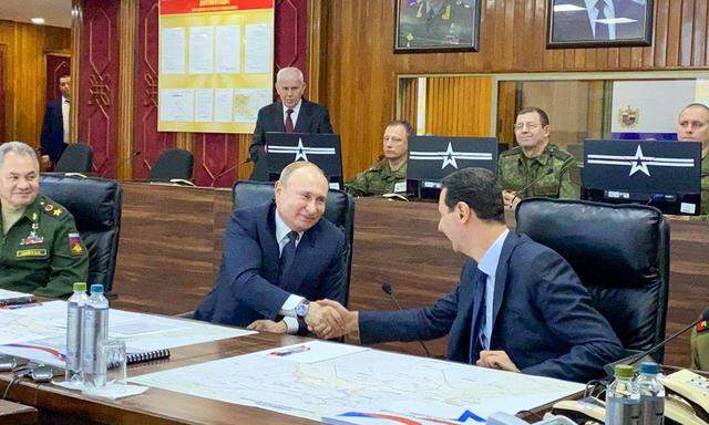 Putin und Assad in der Kommandozentrale der russischen Armee in Syrien.