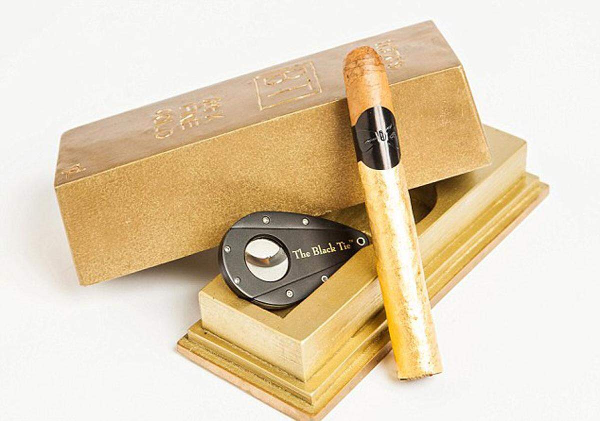In 24-karätiges Gold gehüllt sind die "Black Tie" Zigarren des Unternehmens London Cut. Pro Stück kosten sie 500 Dollar, umgerechnet etwa 286 Euro, eine Box mit 20 Stück kostet 4800 Dollar (ca. 3500 Euro). Dafür ist dann auch die Asche golden.