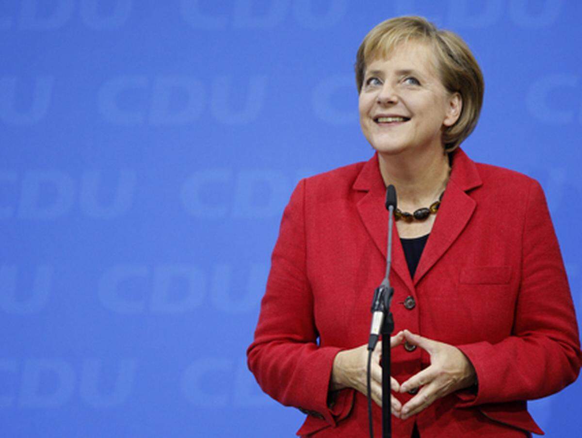 "Wir haben etwas Tolles geschafft. Wir haben es geschafft, unser Wahlziel zu erreichen, eine stabile Mehrheit in Deutschland zu schaffen in einer neuen Regierung. Ich will Kanzlerin aller Deutscher sein!", sagte die deutsche Bundeskanzlerin und CDU-Chefin Angela Merkel. Sie freut sich über die Chance einer "schwarz-gelben" Koalition gezeigt.