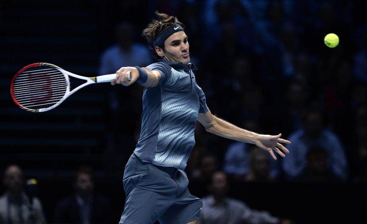 Wenn der zu beschenkende Mann Hobbys wie etwa Tennis hat, ist ein Geschenk schnell gefunden. Wie wäre es beispielsweise mit einem Tennisoutfit à la Roger Federer? Was in der Sportgarderobe noch fehlt, kann man unauffällig in Gesprächen eruieren.