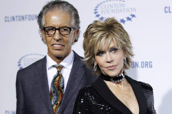 Hollywood-Star Jane Fonda und Musik-Mogul Richard Perry haben ihre acht Jahre andauernde romantische Beziehung im Jänner letztens Jahres beendet. Ihre gemeinsame Villa in Beverly Hills wurde kurz darauf auch schon zum Verkauf angeboten.