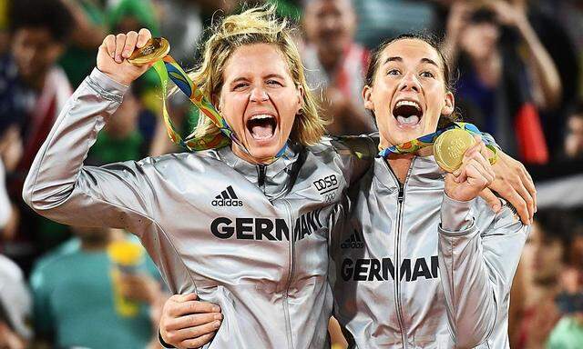 Laura Ludwig und Kira Walkenhorst setzen sich mit 2:0 durch.