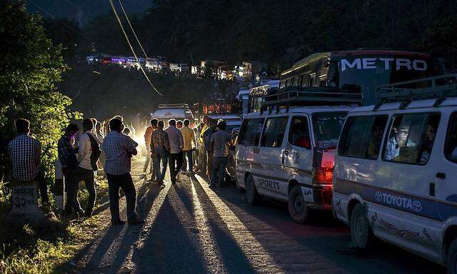 Flucht aus Kathmandu - hier funktioniert die Hilfe aber noch besser als in den ländlichen Gegenden Nepals.