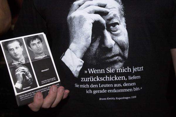 "Wenn Sie mich jetzt zurückschicken, liefern Sie mich den Leuten aus, denen ich gerade entkommen bin." Kreisky appellierte 1938 an die dänischen Behörden, ihn nicht ins an Nazi-Deutschland angeschlossene Österreich zurückzuschicken, sondern nach Schweden weiterreisen zu lassen. Ein Spruch, den Gegner der Asyl-Politik der aktuellen Regierung gerne auf T-Shirts drucken.