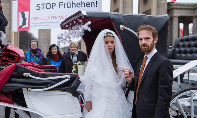 Archivbild: Protestaktion der „Terre des Femmes“ gegen Kinderehen in Berlin, 2015