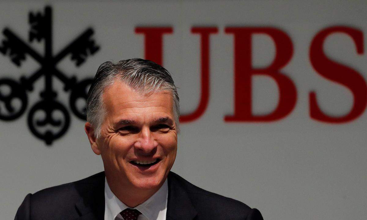 Gut lachen konnte im Vorjahr auch Sergio Ermotti. Der Schweizer ist Chef der eidgenössischen Großbank UBS. Für das Jahr 2017 erhielt er eine Gesamtvergütung von 12,52 Millionen Euro und erreichte damit den dritten Platz unter den bestbezahlten Managern Europas.