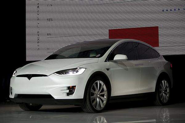 Die Features und der Preis von bis zu 142.000 Dollar bestätigen, dass Tesla wie mit dem bisher einzigen Fahrzeug "Model S" nach wie vor im Luxusbereich angesiedelt ist.