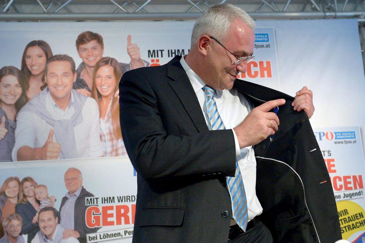 Die FPÖ verliert ihren umstrittensten Mandatar: Der Dritte Nationalratspräsident Martin Graf hat nach zahlreichen Angriffen seiner politischen Gegner das Handtuch geworfen und will sich eine neue berufliche Zukunft aufbauen – vermutlich im Ausland.