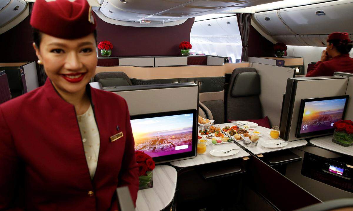 Einladender sieht es da schon in der Business Class einer Boeing 777 der Qatar Airways aus.