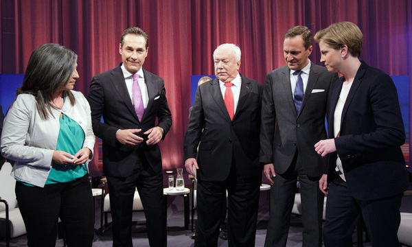 Die Teilnehmer vor der "Elefantenrunde"