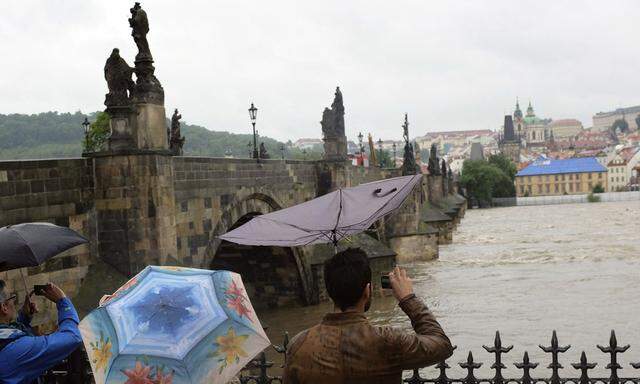 Tschechien: Die Rückhaltebecken vor Prag sind randvoll