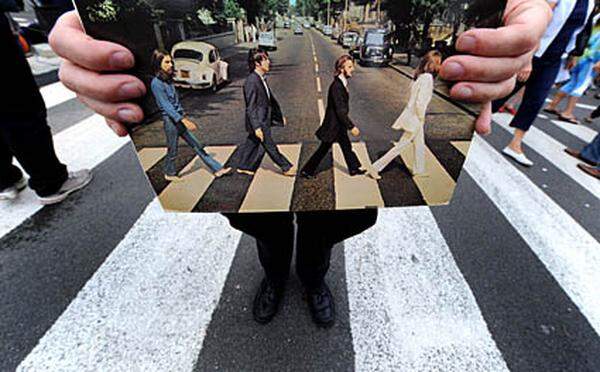 Großbritannien feiert einen Zebrastreifen: Am 8. August war es 40 Jahre her, dass auf der Abbey Road das Coverfoto für die gleichnamige Beatles-Platte aufgenommen wurde. Veröffentlicht wurde das Album am 26. September 1969.