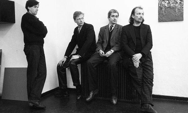 Damals! Als alle cool waren, und alle so jung – und so plötzlich echt viel Kohle verdienten: Herbert Brandl, Heimo Zobernig, Peter Pakesch und Franz West (von links nach rechts), 1987.