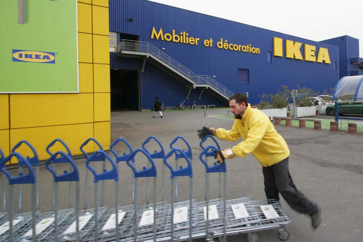 Das schwedische Möbelhaus betreibt 287 Läden in 26 Ländern. IKEA ist die größte Haushaltsmöbelmarke der Welt. Das von Ingvar Kamprad gegründete Unternehmen verzeichnet für 2010 einen Jahresumsatz von 31,6 Milliarden Dollar.