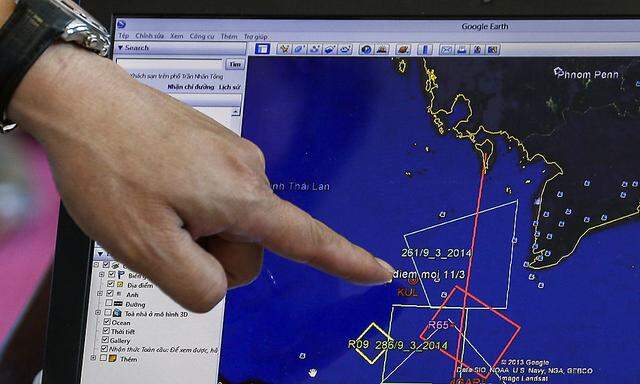 Map of flight plan is seen on computer screen during meeting before mission to find Malaysia Airlines flight that disappeared, on Phu Quoc Island
