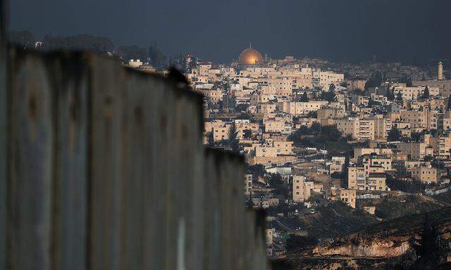 Eine Mauer trennt Ost- von Westjerusalem. Das soll auch so bleiben, wenn es nach den Plänen von US-Präsident Donald Trump geht.