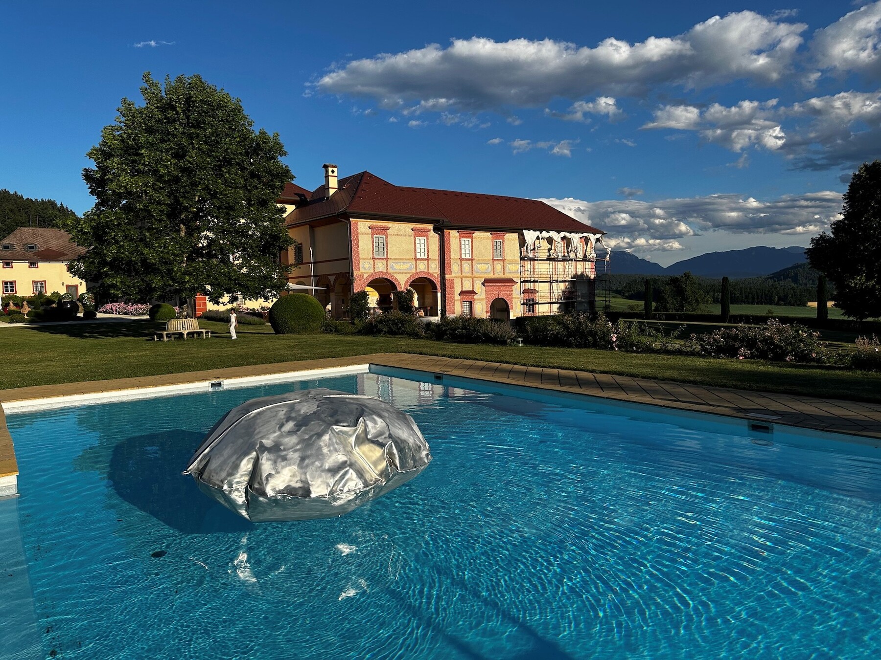 Galleries on Castles, Open Studios: Signs the Art Market is Weakening