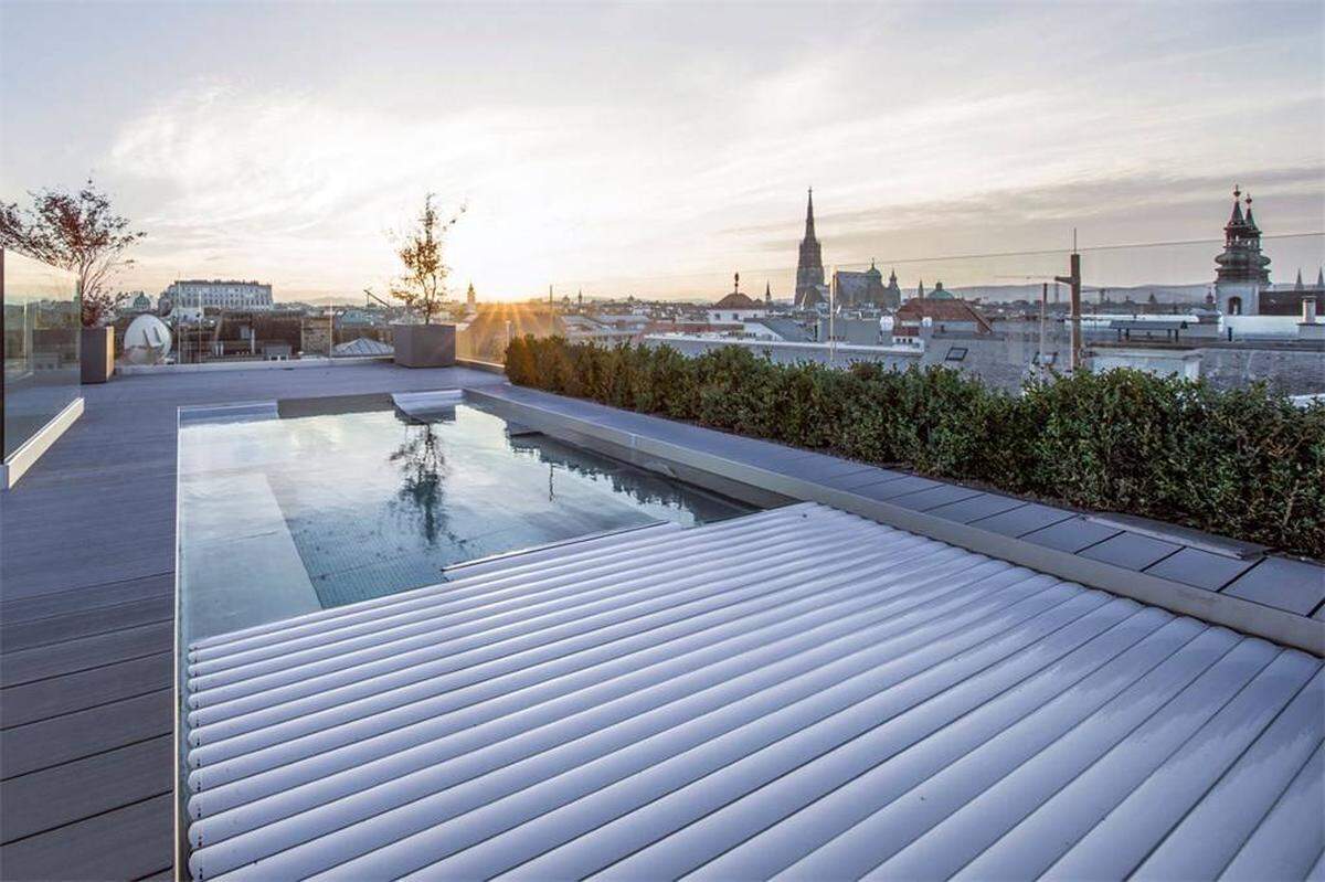 Pool mit Blick über Wien.