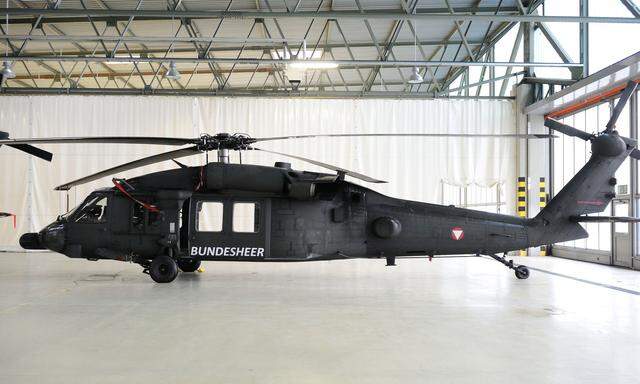 Blackhawk Hubschrauber in Langenlebarn