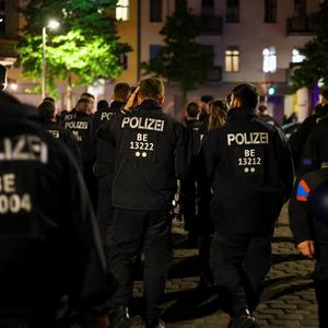Die Polizei war in Berlin im Großeinsatz in der Nacht zum 1. Mai.