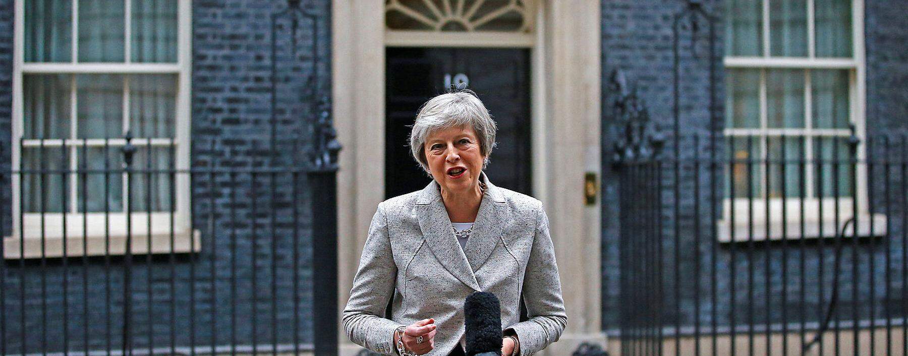 Theresa May vor der Downing Street 10.