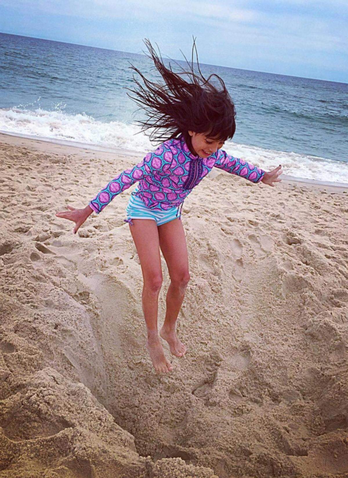 Natürlich sollen sich Kinder am Strand austoben können und ihren Spaß haben. Andere Gäste zu stören, indem etwa mit Sand geworfen wird, sollte aber von den Eltern unterbunden werden. Das finden zumindest 38 Prozent der Befragten.