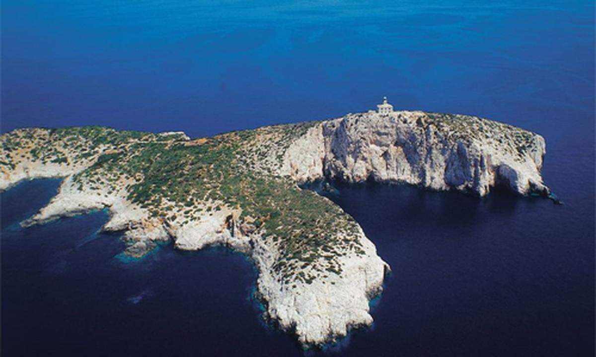 Eine Insel zu mieten muss aber nicht immer ein Vermögen kosten und mit Luxus verbunden sein. In Kroatien kann man zum Beispiel eines der zwei Appartements ab 400 Euro pro Woche auf der Susac Insel mieten.