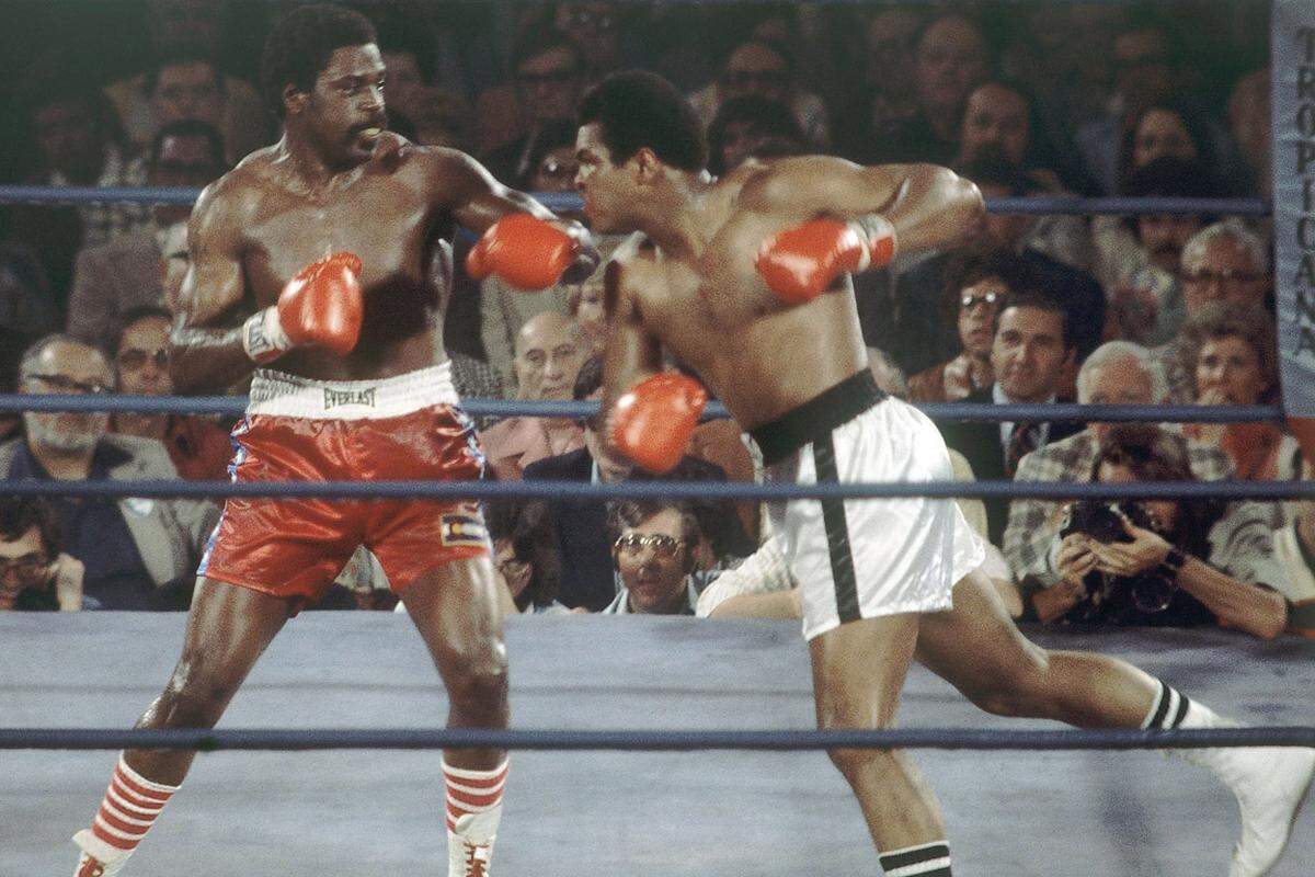 Ali verteidigte seinen Titel gegen den unbekannten Chuck Wepner, der bis zur 15. Runde durchhielt und später die Inspitation für den Film "Rocky" werden sollte und gegen Ron Lyle (Bild).