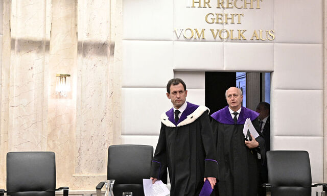 Unter Vorsitz von Vizepräsident Christoph Grabenwarter (li.) ließ der Verfassungsgerichtshof einen Mann abblitzen, der dieselben Pensionsregeln wie für Frauen einforderte.