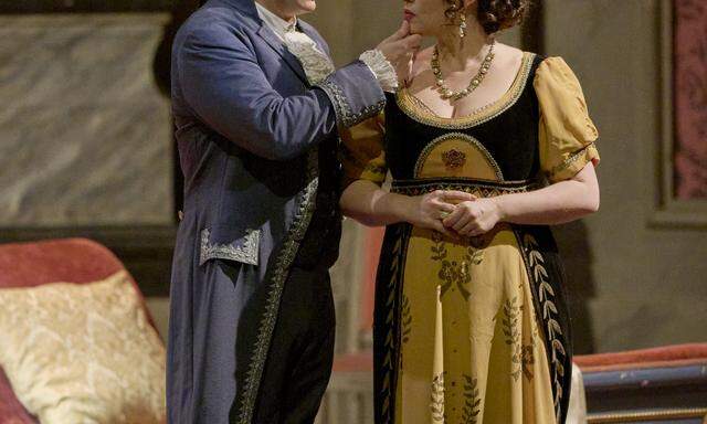 Erwin Schrott als Scarpia, Elena Stikhina als Tosca.