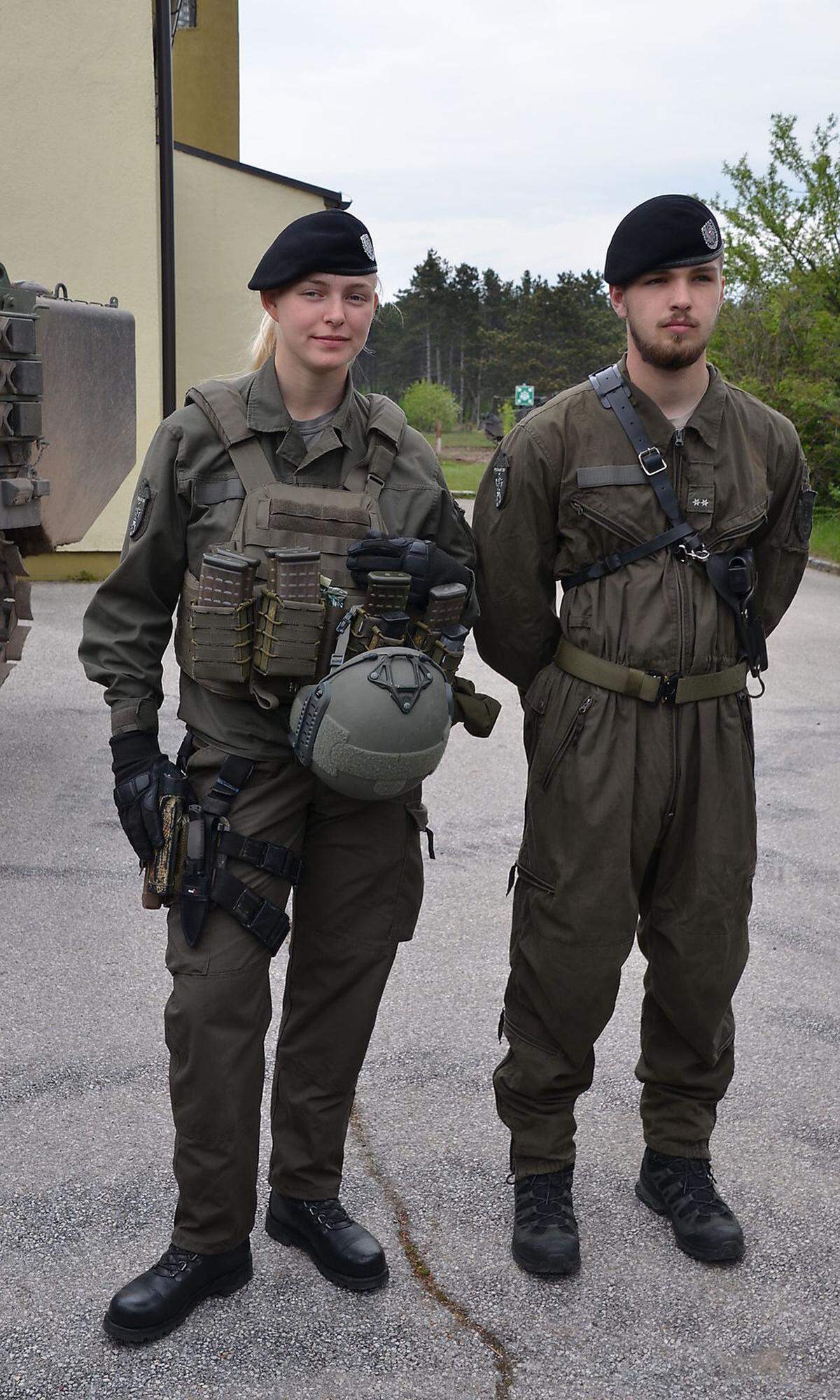 Zuletzt (Ende Frühjahr) dienten fünf Frauen im PzGrenB35, darunter auch diese junge Wienerin bei der Kampftruppe im engsten Sinne. Sie komme aus einem sportlichen Umfeld, sagt sie, und habe mit Burschen immer schon "besser gekonnt". 