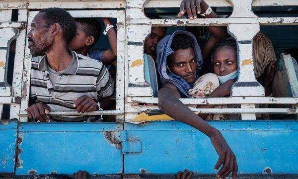 Ein Archivbild von Schutzsuchenden aus Äthiopien, nachdem sie im Osten Sudans die Grenze überquert hatten.