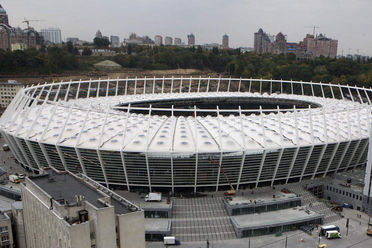 Vorzeigearena unter den vier Stadien in der Ukraine ist das Olympiastadion Kiew, wo am 1. Juli das Finale über die Bühne gehen wird. Mit hohem finanziellen Aufwand wurde die Sportstätte aus den 20er Jahren modernisiert.