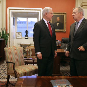 Der designierte US-Justizminister, Jeff Sessions (l.), traf vorige Woche den führenden Senatsdemokraten, Dick Durbin.