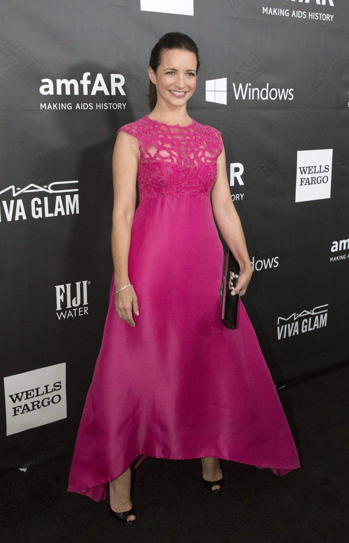 "Sex and the City"-Darstellerin Kristin Davis strahlte in einem pinken Kleid den Fotografen entgegen.