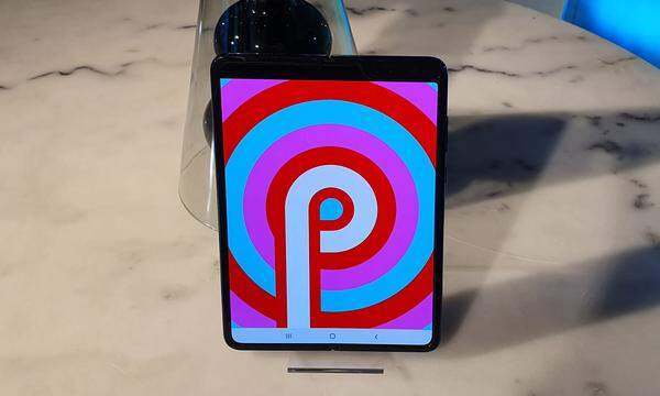 Ausgeliefert wird das Galaxy Fold mit Android P (9.0).