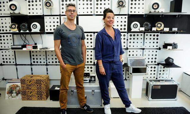 Gemeinsam bilden Ronald Jaklitsch und Xiane Kangela das Wiener Duo Mo Sound. Sie haben sich der Herstellung von runden Lautsprechern verschrieben. 