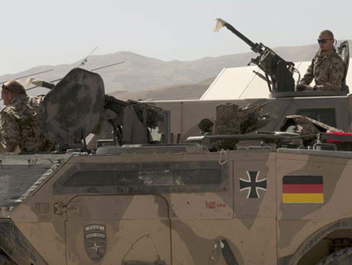 Nach langer innenpolitischer Diskussion in Deutschland wurde im Dezember 2003 der ISAF-Einsatz der Bundeswehr auf die Stadt Kunduz ausgedehnt.