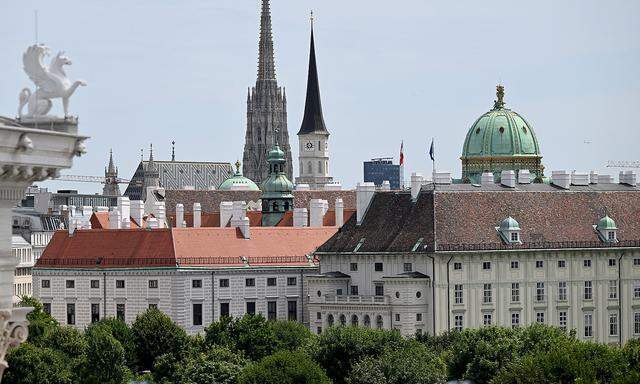Archivbild vom leopoldinischen Trakt der Hofburg in Wien (rechts im Bild), dem Amtssitz des österreichischen Bundespräsidenten.