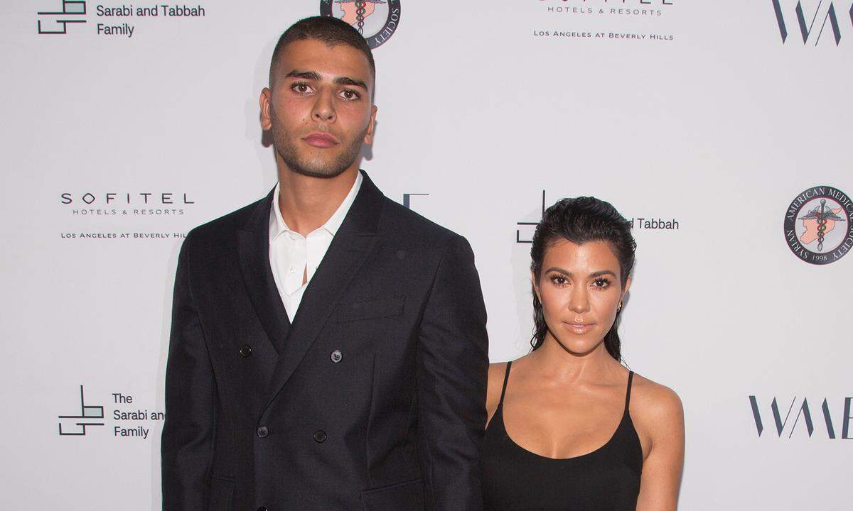 Kourtney Kardashian ist wieder Single. Wie das amerikanische "People"-Magazin berichtet, soll die 39-Jährige einen Schlussstrich unter ihre Romanze mit dem 25-jährigen Männermodel Younes Bendjima gezogen haben. Kennengelernt haben sich die beiden 2016 während der Pariser Fashion Week, kurz bevor ihre Schwester Kim Kardashian West in ihrem Hotelzimmer ausgeraubt wurde.