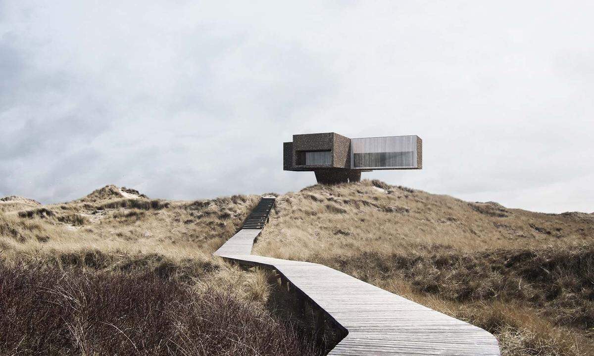 "Meistens endeten die Kundenbesprechungen mit Filmvorführungen", erinnert sich Viktor Sørless vom gleichnamigen norwegischen Architektenbüro. Er hat dieses Sommerhaus im eigentümlichen Schnitt entworfen.