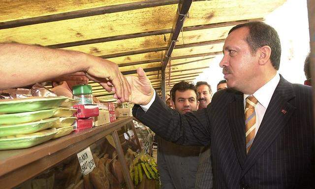 Erdogan auf dem Wiener Brunnenmark (Archivbild aus 2003) 